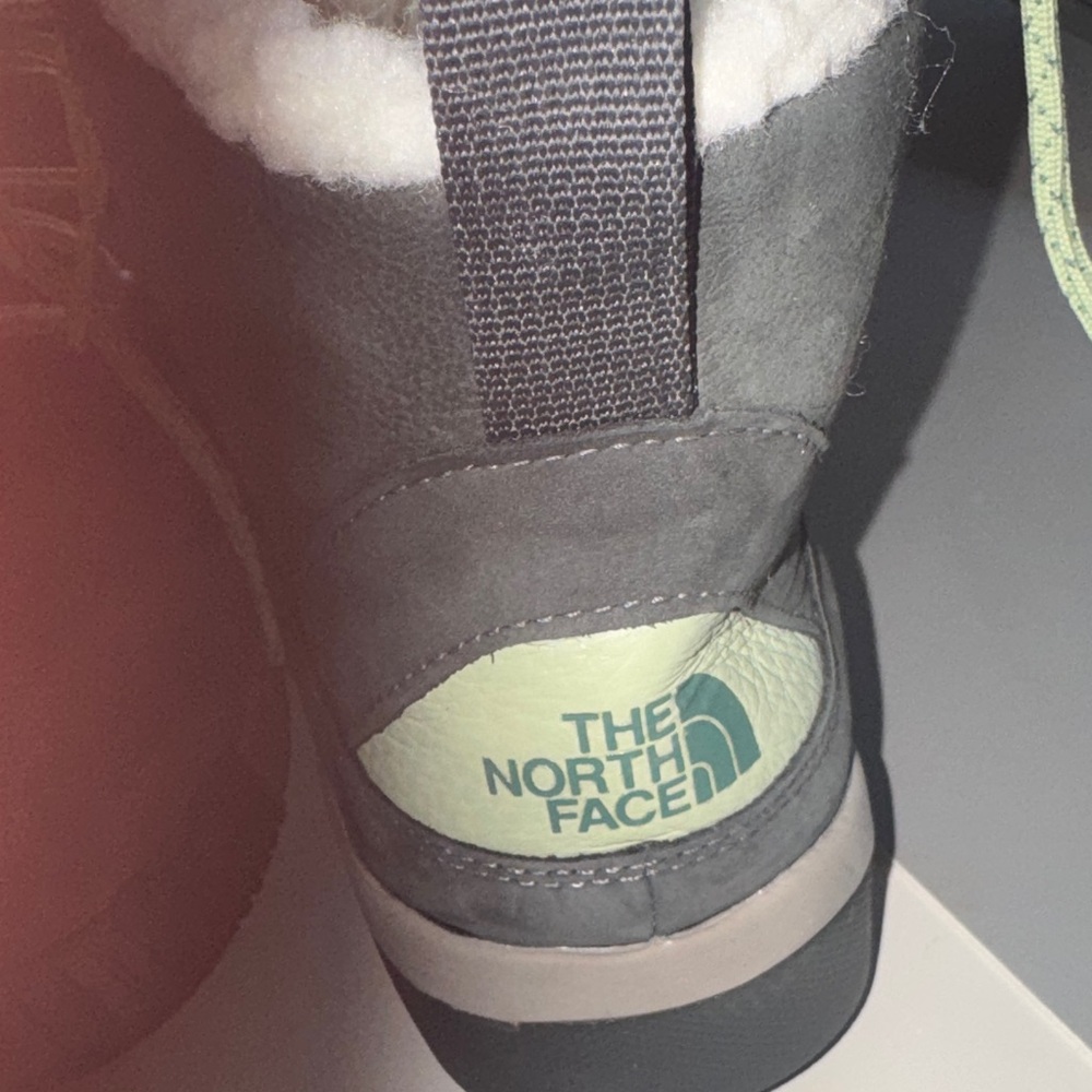 The North Face Woman’s Boots in Black and Cream - Picture 2 of 4